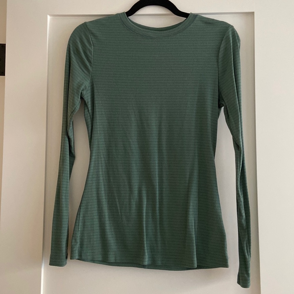 Crewneck long sleeve shirt